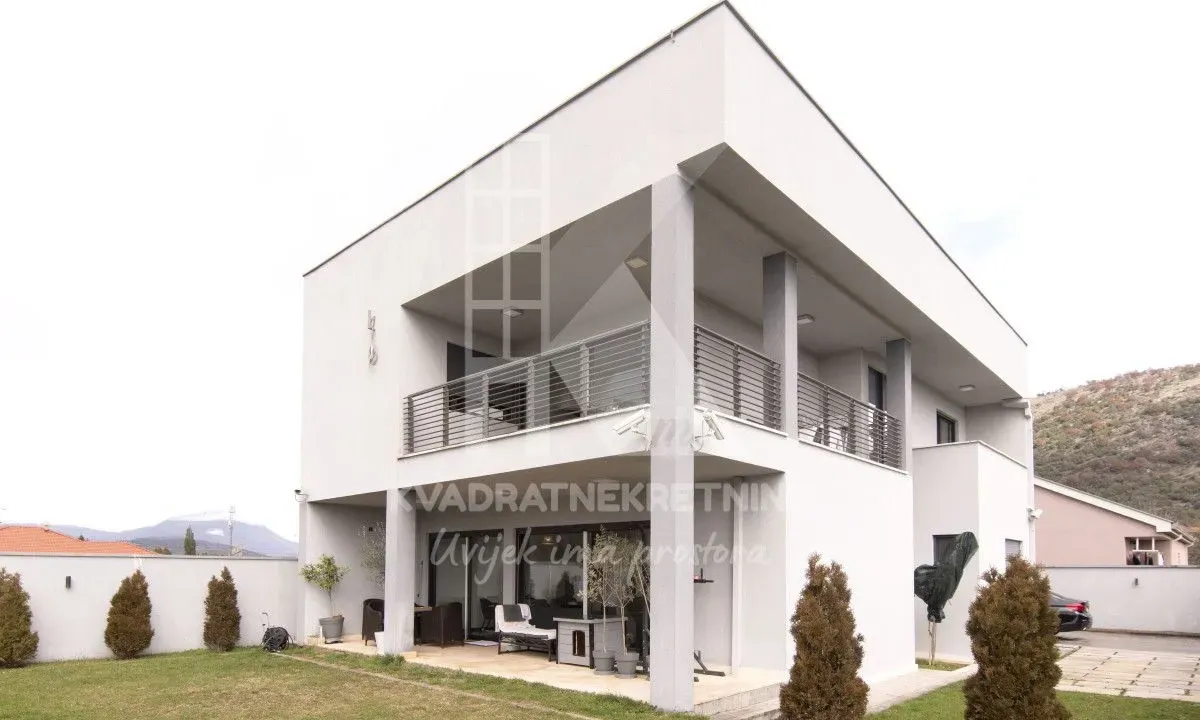 Prodaja, kuća, 250m², Tološi, Podgorica
