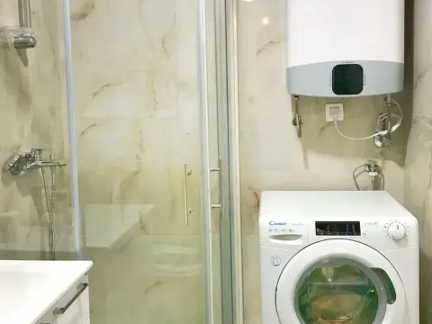 Izdavanje, trosoban stan, 54m², Centar, Bar - image 11