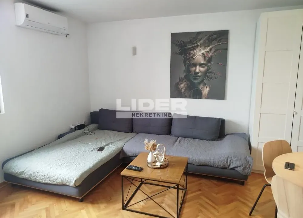 Izdavanje, jednosoban stan, 40m², Stari Grad, Beograd