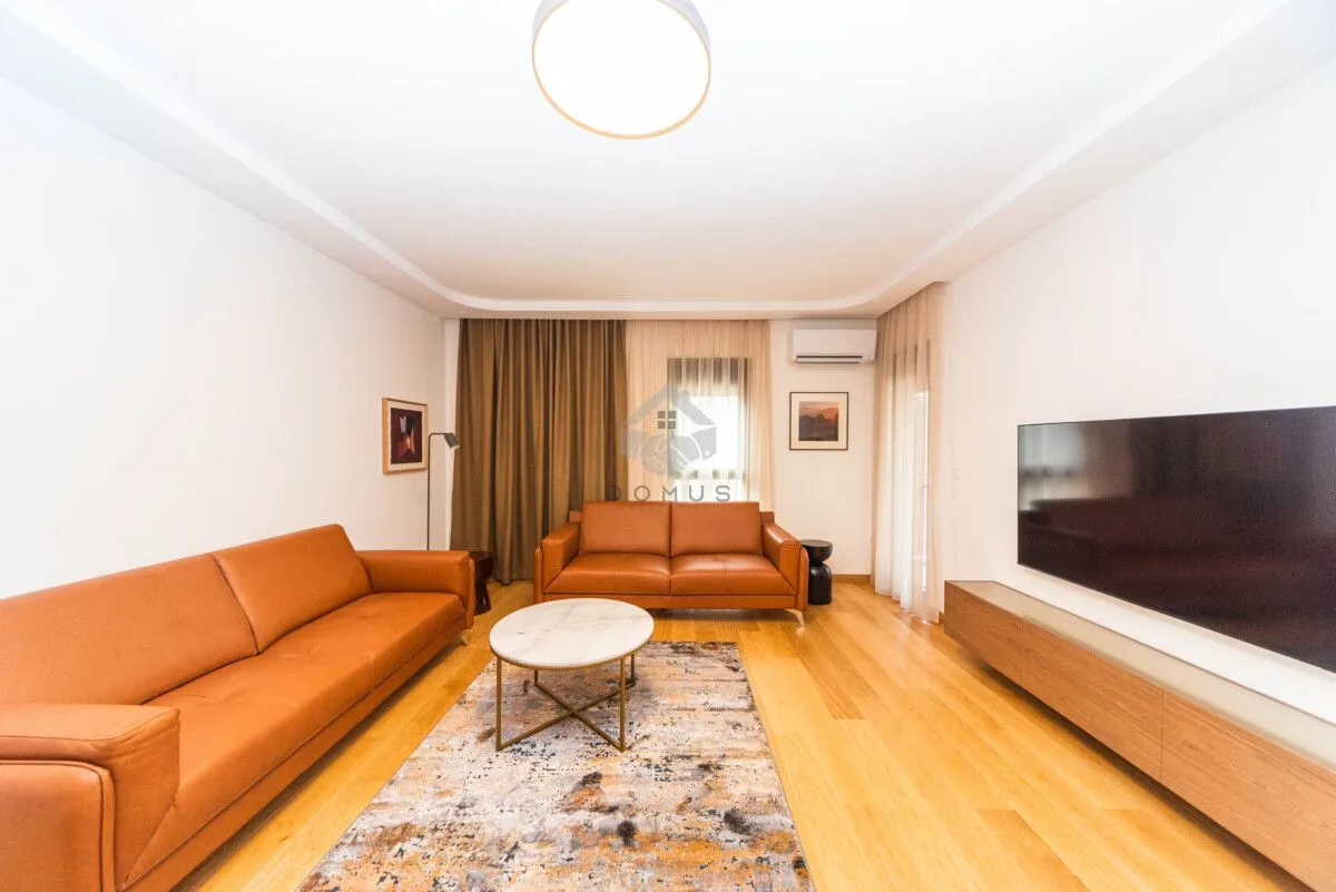 Izdavanje, dvosoban stan, 80m², Podgorica, Crna Gora