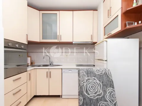 Izdavanje, trosoban stan, 71m², Stari Aerodrom, Podgorica - image 13