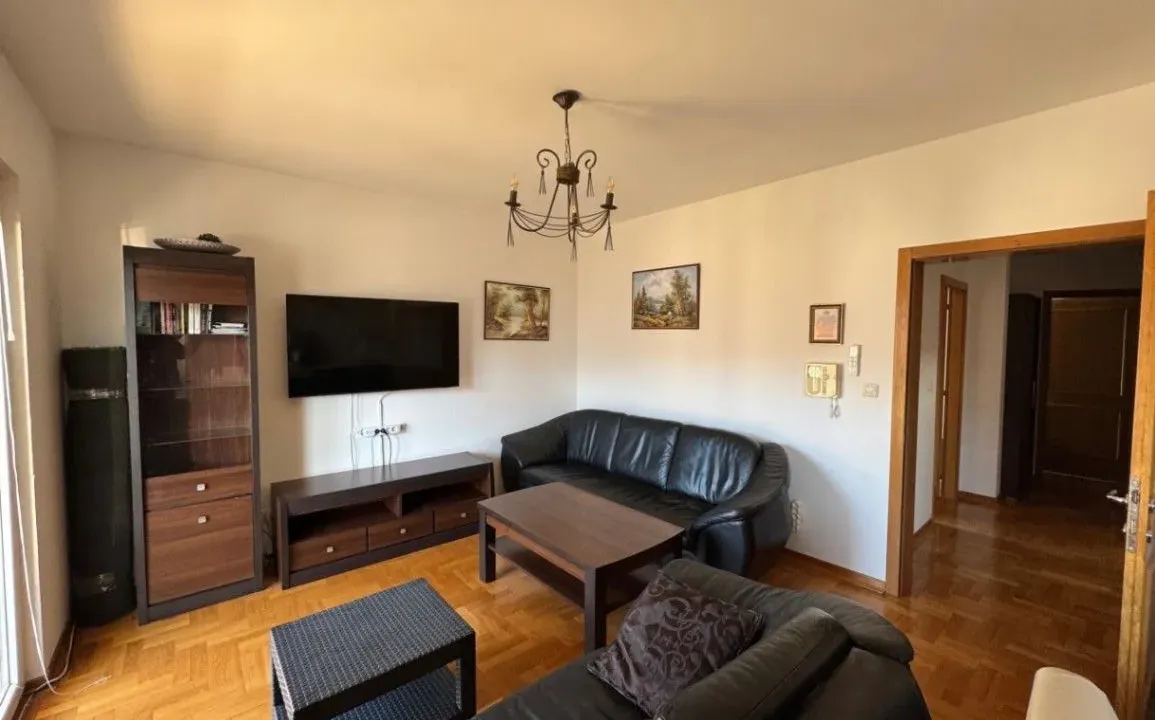 Izdavanje, dvosoban stan, 65m², Đenovići, Herceg Novi