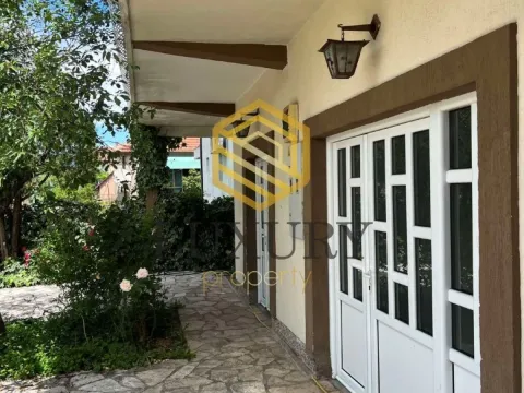 Izdavanje, kuća, 250m², Tološi, Podgorica - image 3