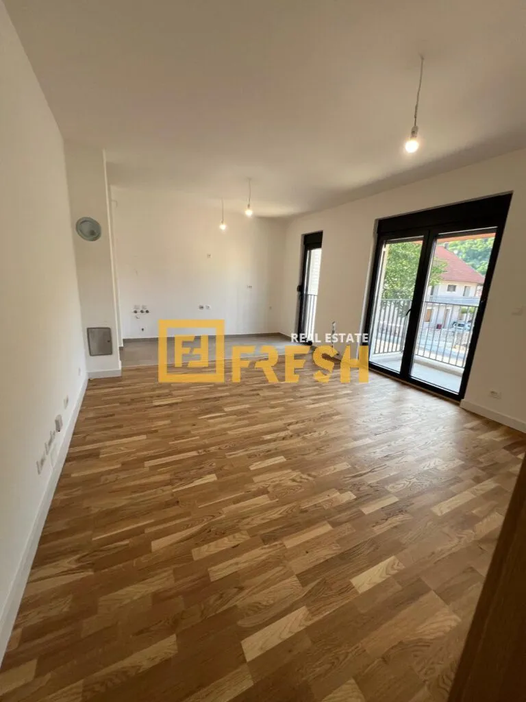 Izdavanje, dvosoban stan, 65m², Cetinje, Crna Gora