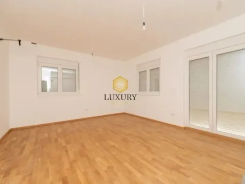 Prodaja, dvosoban stan, 65m², Stari Aerodrom, Podgorica - image 12