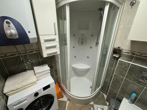 Izdavanje, dvosoban stan, 85m², Centar, Budva - image 13