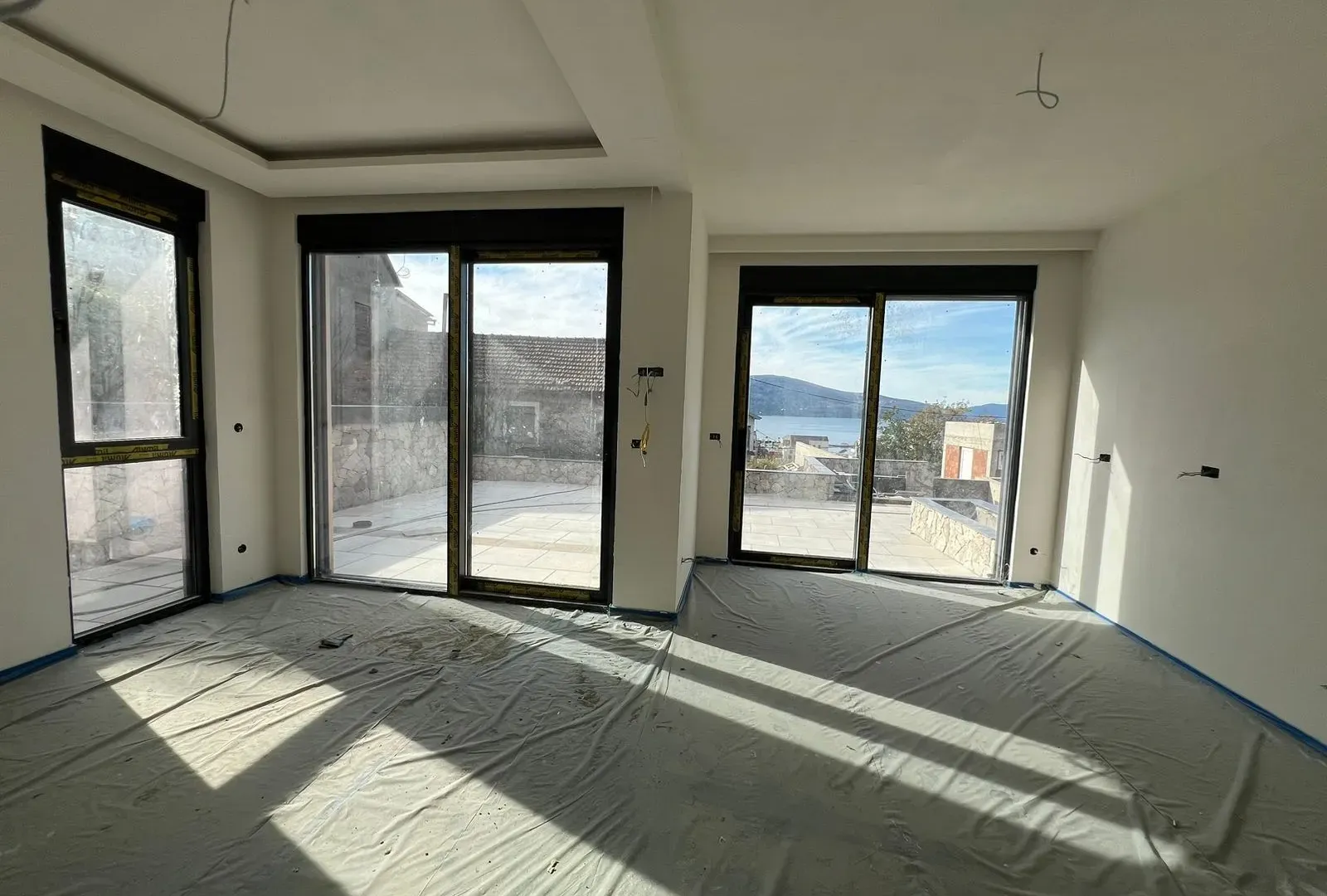 Prodaja, četvorosoban stan, 126m², Tivat, Crna Gora