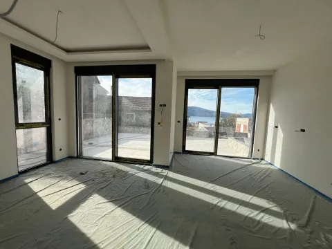 Prodaja, četvorosoban stan, 126m², Tivat, Crna Gora - image 10