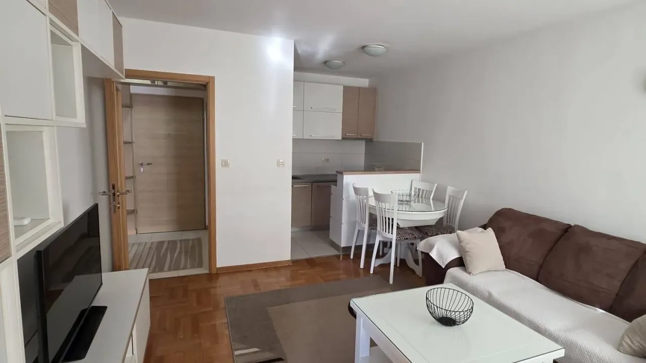 Rent, one bedroom apartment, 44m², Stari Aerodrom, Podgorica