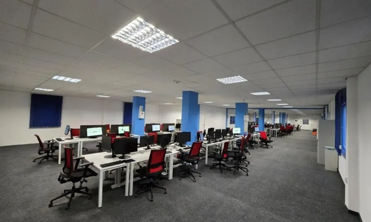 Izdavanje, poslovni prostor, 600m², Niš, Srbija