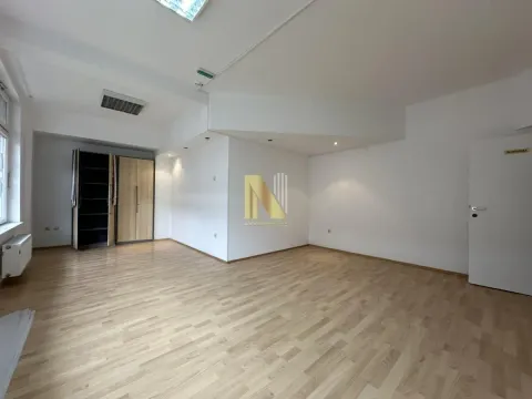 Spacious bright room with hardwood flooring and a built-in wardrobe in the corner. - image 11