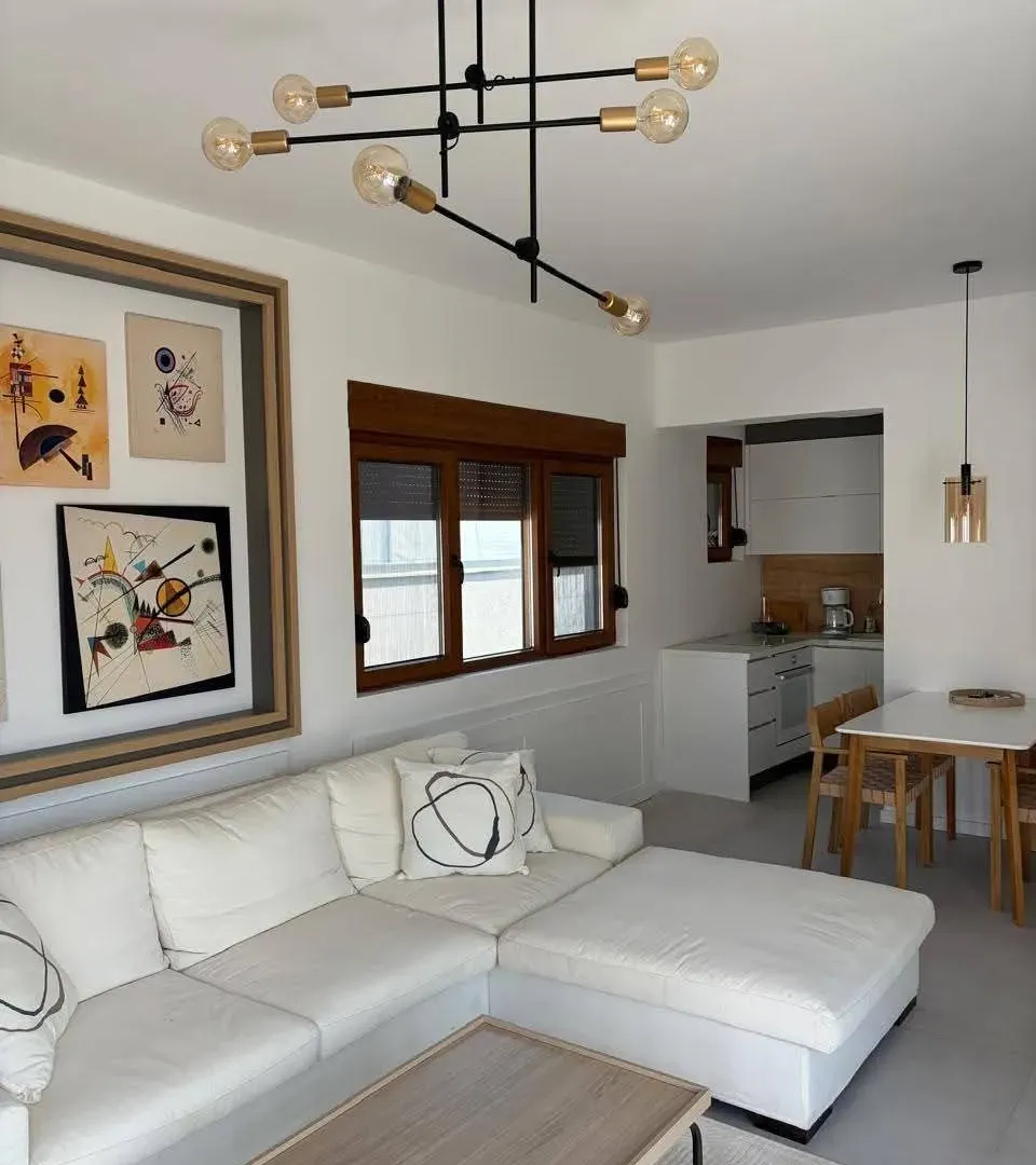 Izdavanje, dvosoban stan, 80m², Tivat, Crna Gora