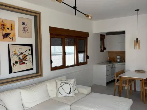 Izdavanje, dvosoban stan, 80m², Tivat, Crna Gora - image 1