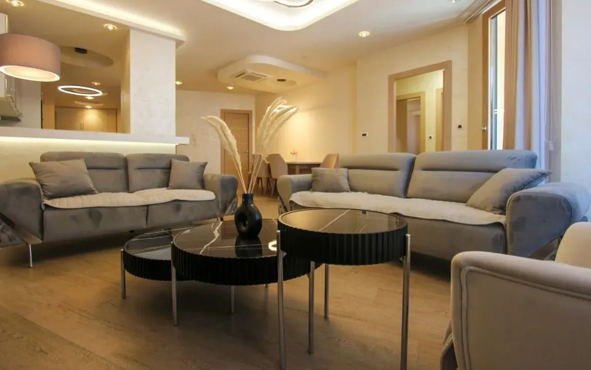 Prodaja, dvosoban stan, 104m², Centar, Budva