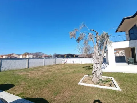 Izdavanje, kuća, 220m², Donja Gorica, Podgorica - image 2