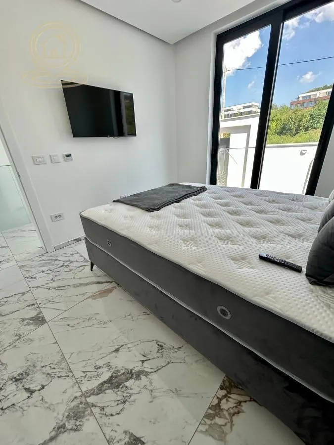 Izdavanje, kuća, 180m², Sremska Kamenica, Petrovaradin