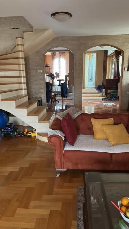 Sale, house, 600m², Golubovci, Podgorica