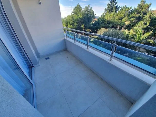 Izdavanje, jednosoban stan, 48m², Bečići, Budva