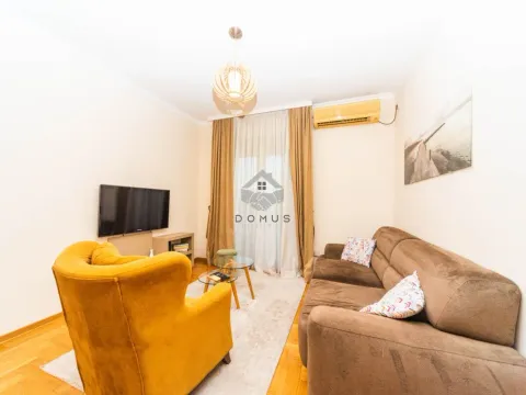 Prodaja, jednosoban stan, 36m², Stari Aerodrom, Podgorica - image 1