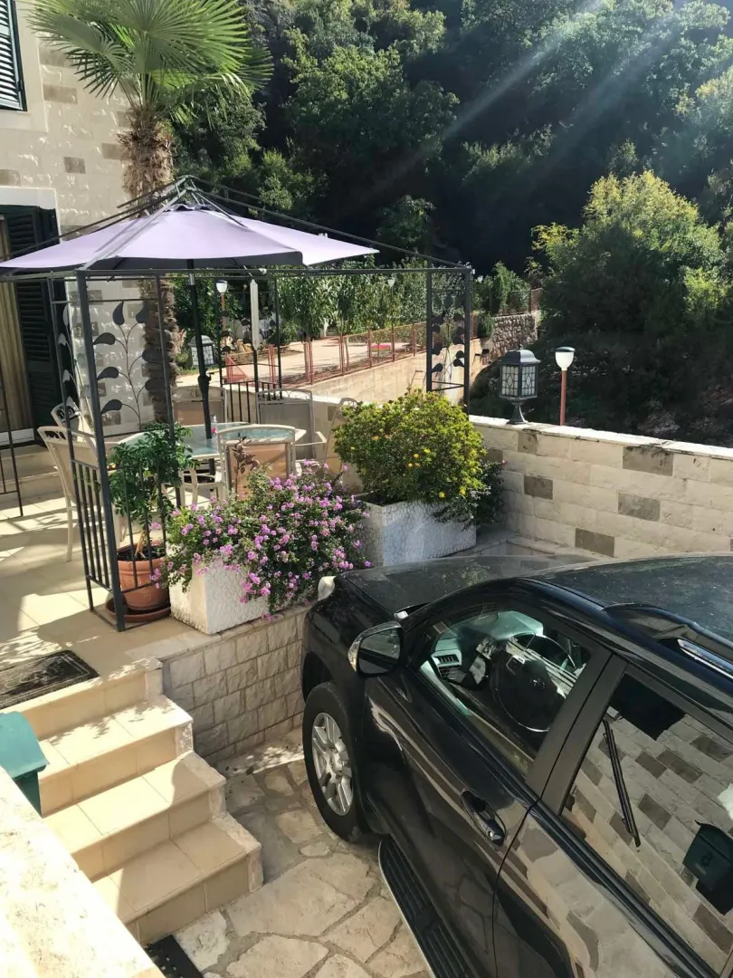 Izdavanje, kuća, 200m², Rafailovići, Budva