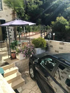 Izdavanje, kuća, 200m², Rafailovići, Budva - image 10