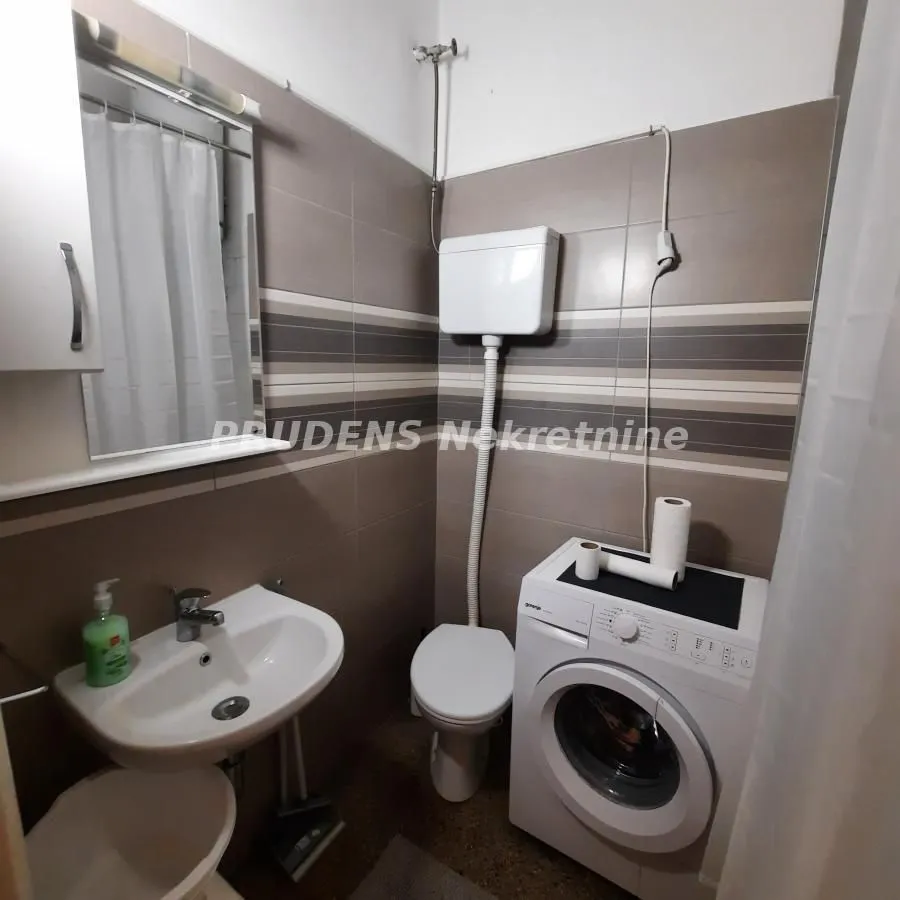 Izdavanje, jednosoban stan, 25m², Cvetni Trg, Vračar Sve Podlokacije