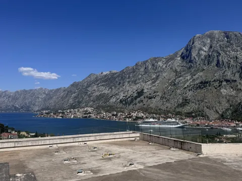 Sale, five bedroom apartment, 192m², Kotor, Crna Gora - image 3