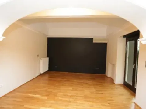 Rent, house, 550m², Autokomanda, Voždovac Sve Podlokacije - image 6