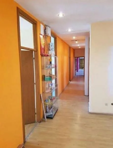 Rent, office space, 630m², Čukarica, Beograd
