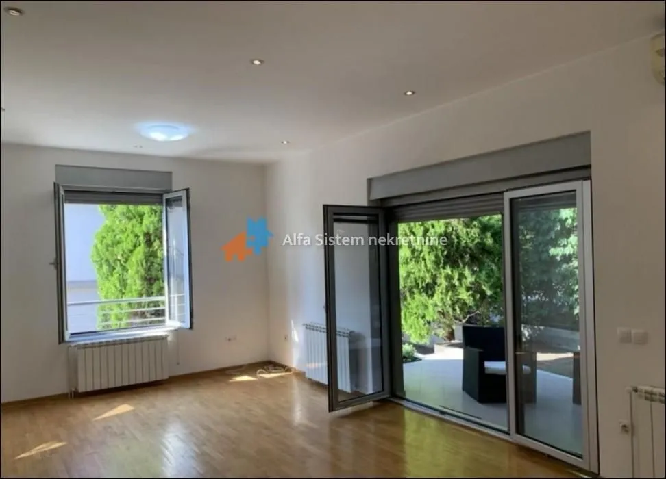 Rent, house, 220m², Senjak, Beograd