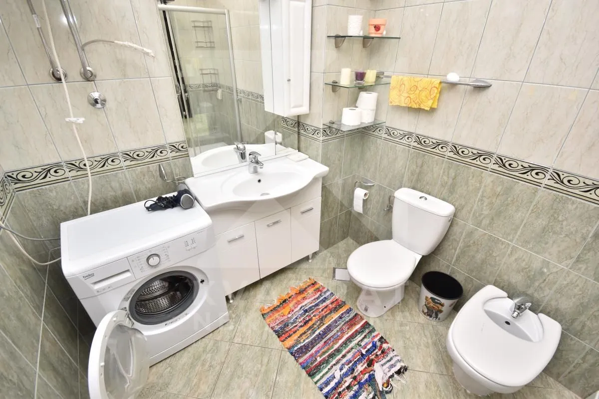 Izdavanje, trosoban stan, 100m², Gorica C, Podgorica