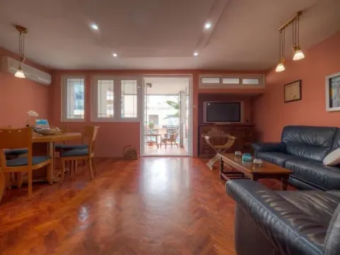 Rent, two bedroom apartment, 100m², Budva, Crna Gora - image 4