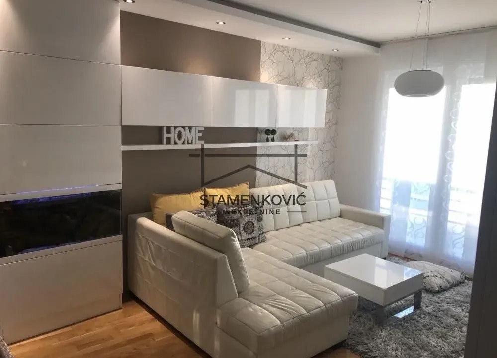 Izdavanje, dvosoban stan, 54m², Centar, Novi Sad