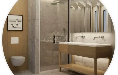 Moderno opremljeno kupatilo sa tuš kabinom, umivaonikom i WC šoljom. - image 10