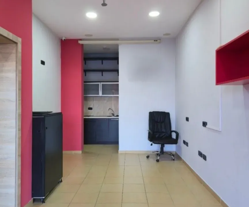 Izdavanje, poslovni prostor, 38m², Stari Aerodrom, Podgorica