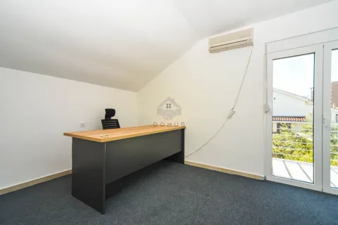Rent, house, 500m², Stari Aerodrom, Podgorica - image 15