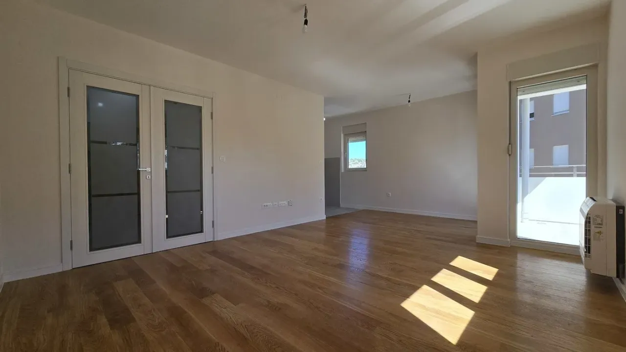 Izdavanje, stan, 93m², Central Point, Podgorica