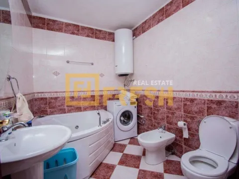 Izdavanje, dvosoban stan, 100m², Centar, Podgorica - image 12