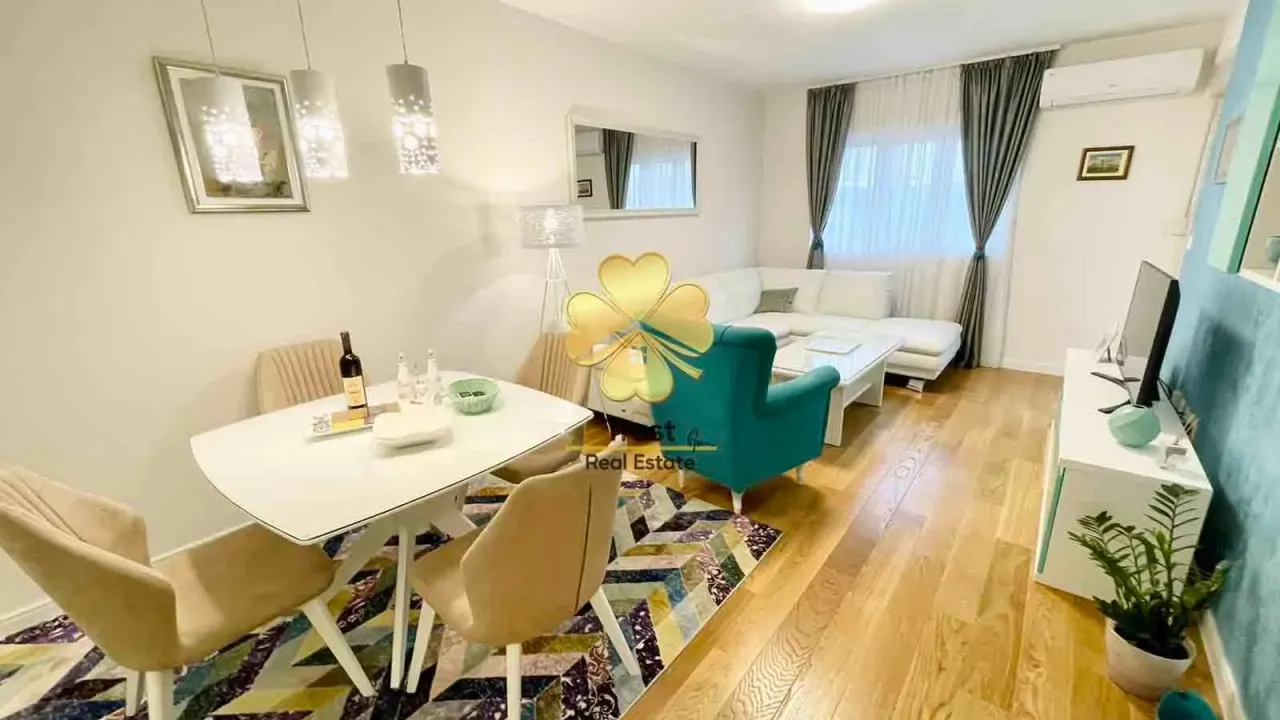 Izdavanje, jednosoban stan, 50m², Central Point, Podgorica