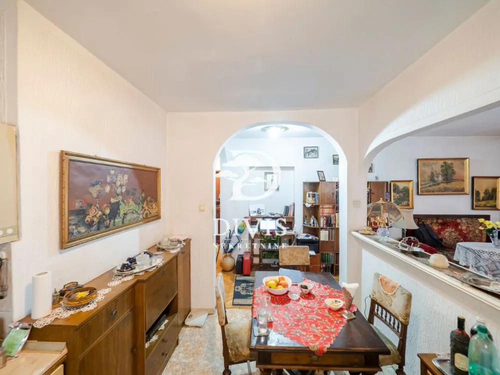 Prodaja, trosoban stan, 80m², Skadarlija, Beograd