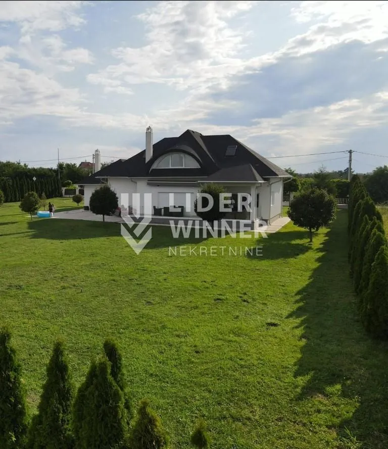 Prodaja, kuća, 203m², Centar, Ub