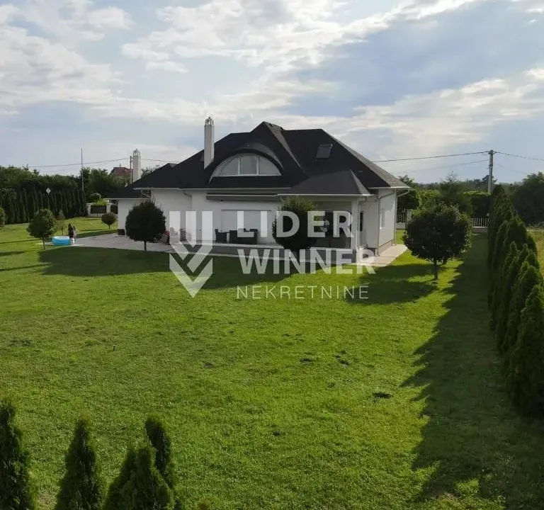 Prodaja, kuća, 203m², Centar, Ub