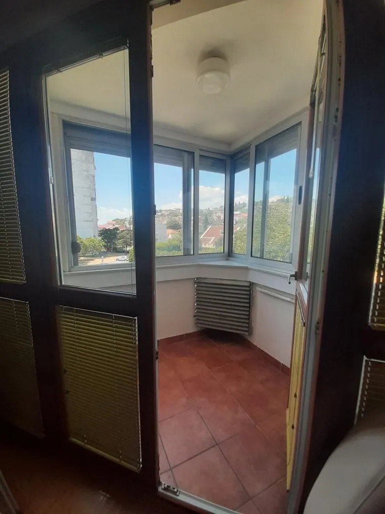Izdavanje, dvosoban stan, 75m², Preko Morače, Podgorica