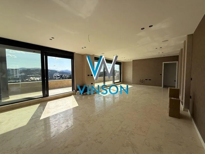 Prodaja, četvorosoban stan, 310m², Centar, Zlatibor