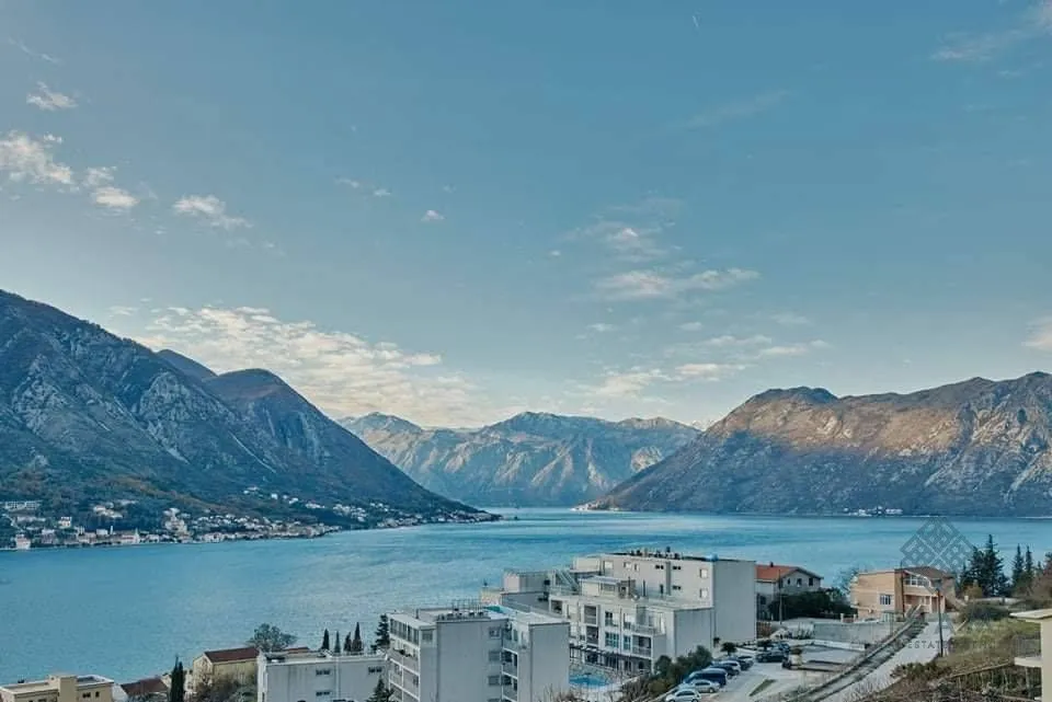 Sale, two bedroom apartment, 74m², Dobrota, Kotor