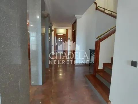 Rent, house, 400m², Savski Venac, Beograd - image 16