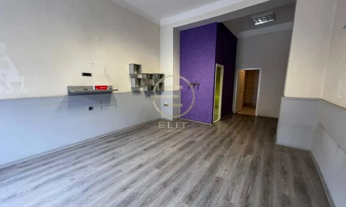 Izdavanje, poslovni prostor, 47m², Centar, Novi Sad