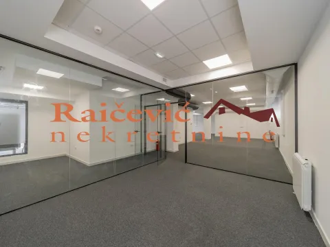 Izdavanje, poslovni prostor, 140m², Banovo Brdo, Beograd - image 9