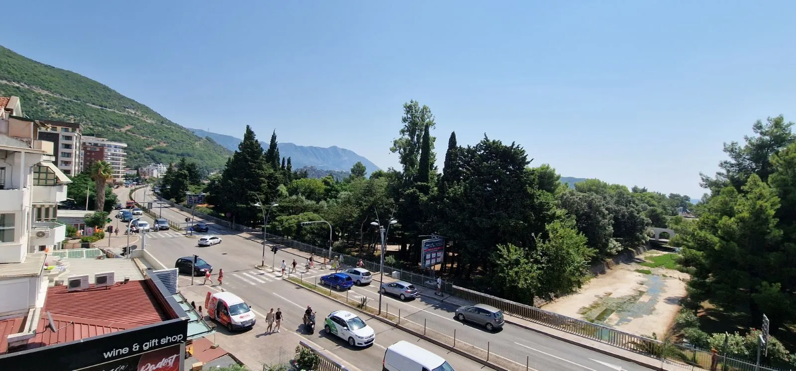 Izdavanje, dvosoban stan, 112m², Budva, Crna Gora