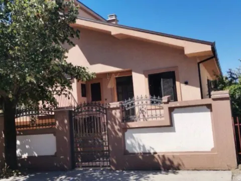 Izdavanje, kuća, 128m², Stari Aerodrom, Podgorica - image 5